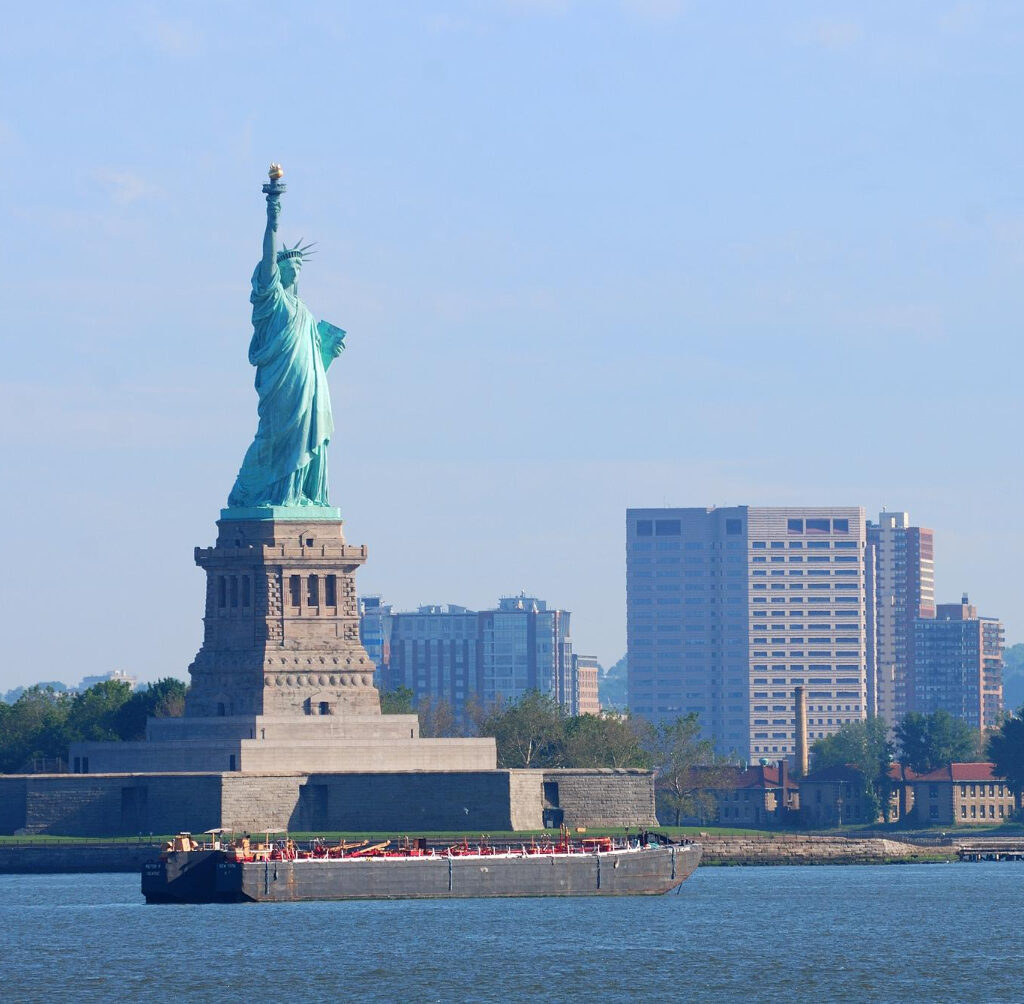 Experience Iconic Sights with a Professional NYC Limo Tour